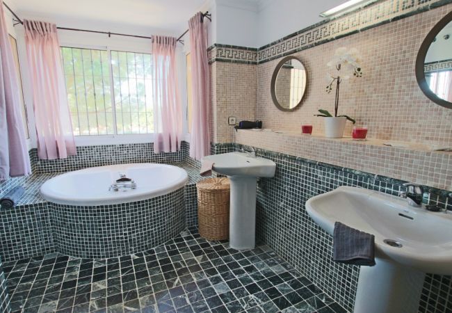 Villa en Alhaurin de la Torre - TESS Villa La Favorita  Villa en Alhaurin de la Torre - TESS Villa La Favorita