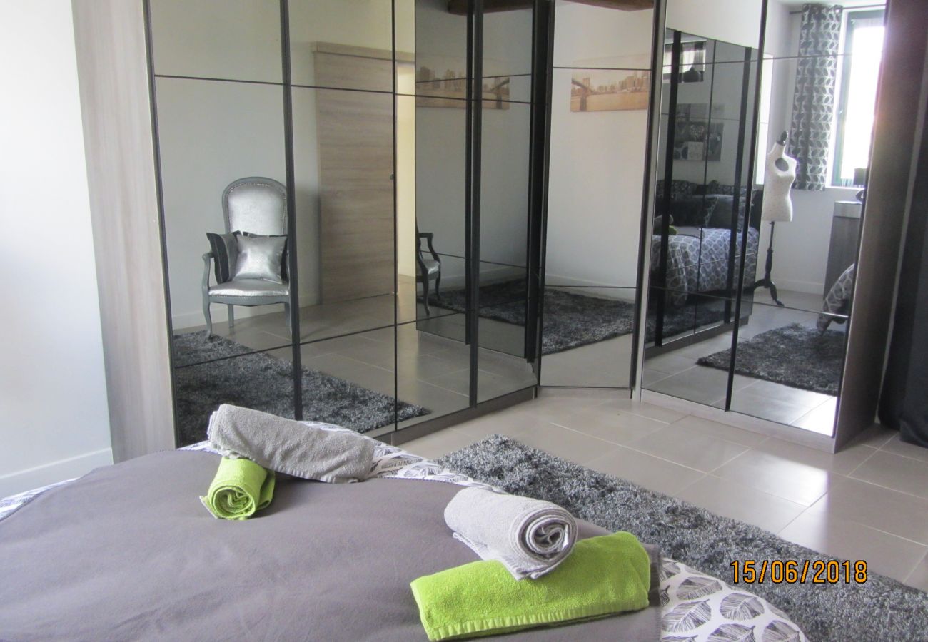 Apartamento en Auxerre - Corps de ferme avec piscine à 1h30 de Paris