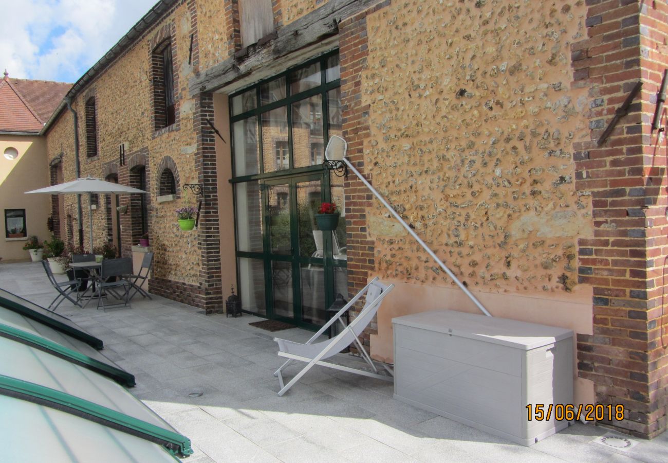 Apartamento en Auxerre - Corps de ferme avec piscine à 1h30 de Paris