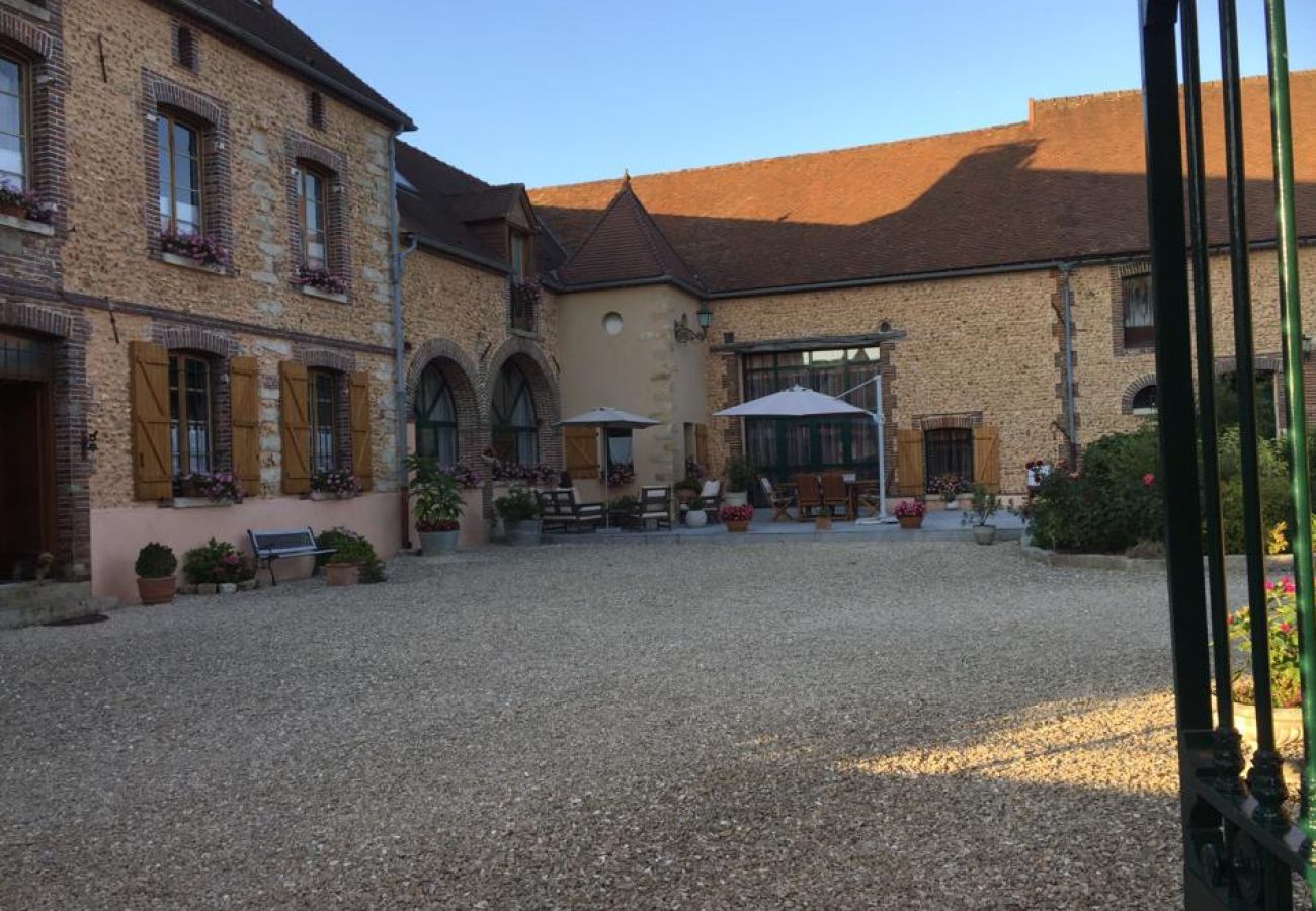 Apartamento en Auxerre - Corps de ferme avec piscine à 1h30 de Paris