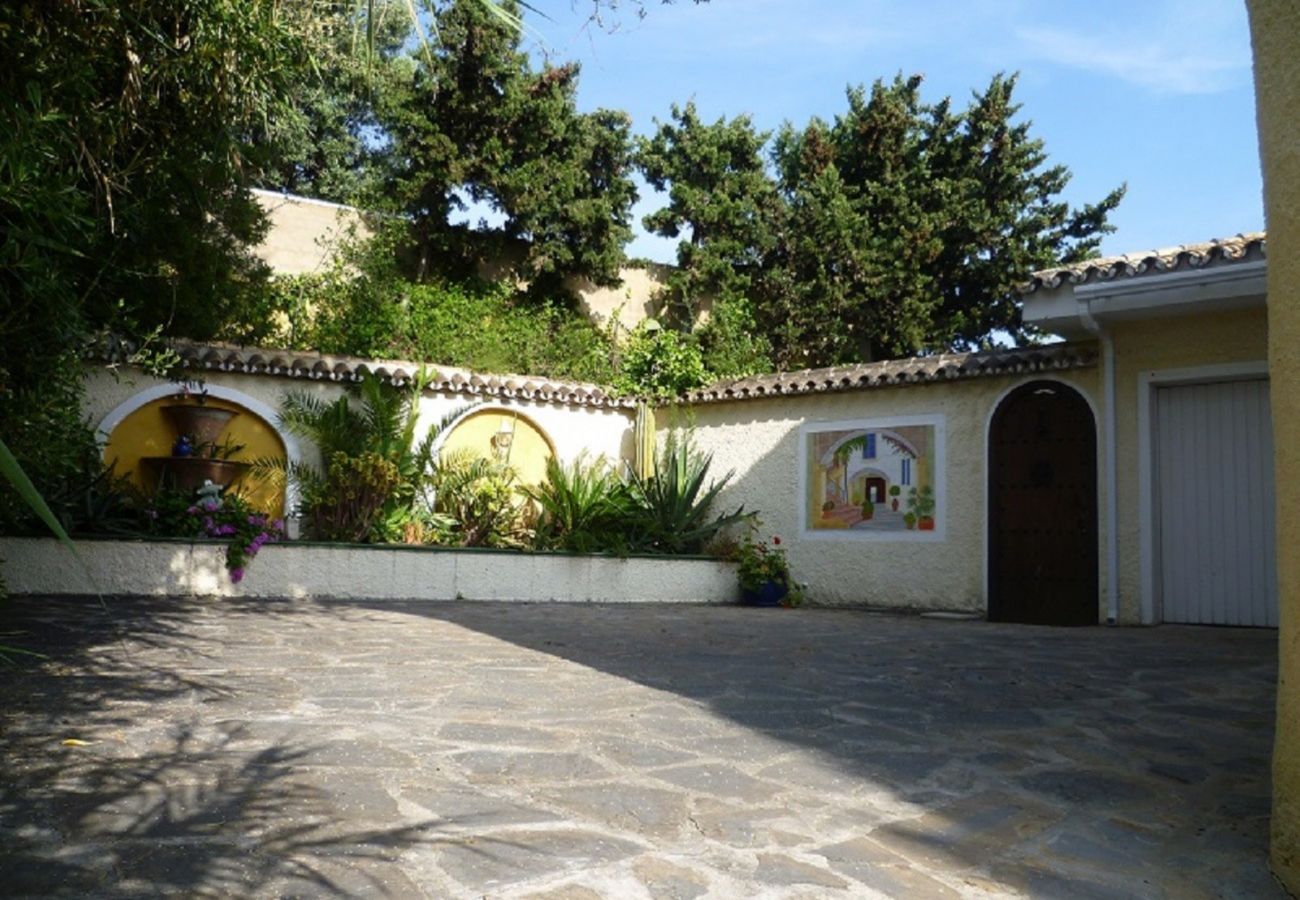 Villa in Marbella - Villa for 11 people to 2 km beach