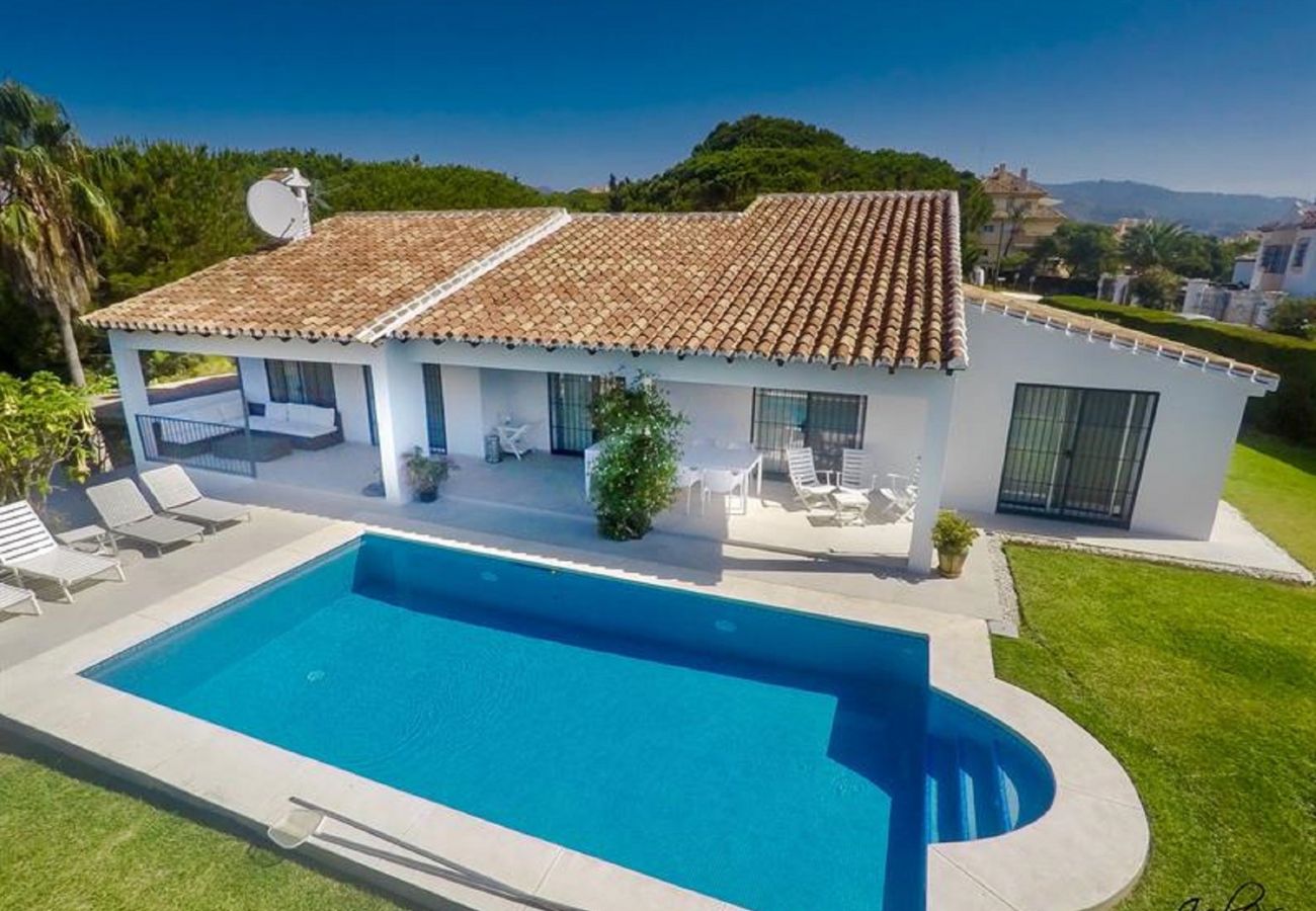 Villa in Marbella - Villa of 4 bedrooms to 2 km beach