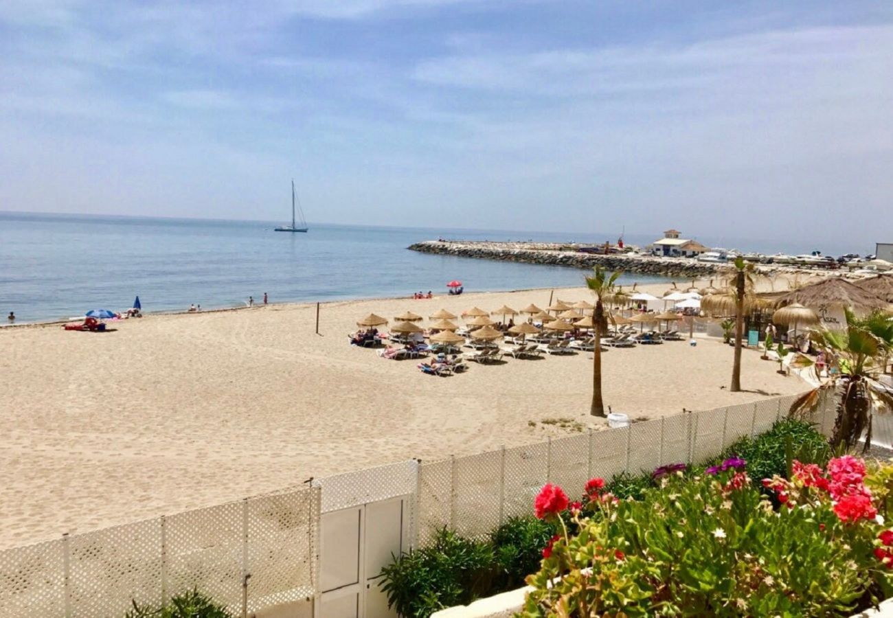 Villa in Marbella - Villa with swimming pool to 71 m beach