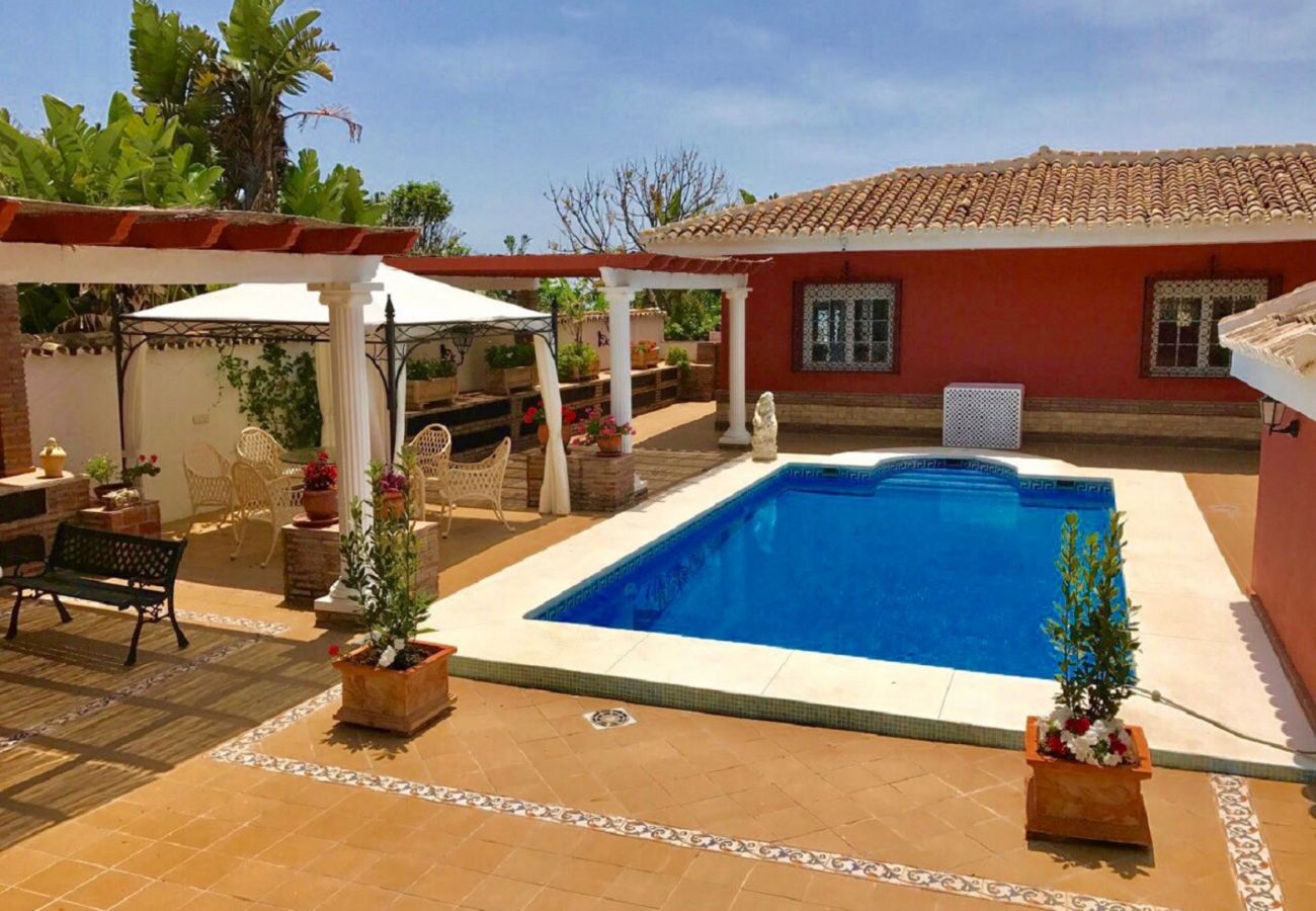 Villa in Marbella - Villa with swimming pool to 71 m beach