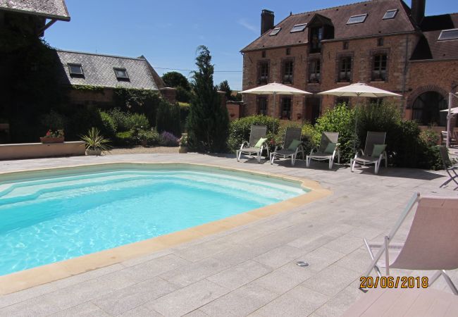 Apartment in Auxerre - Corps de ferme avec piscine à 1h30 de Paris