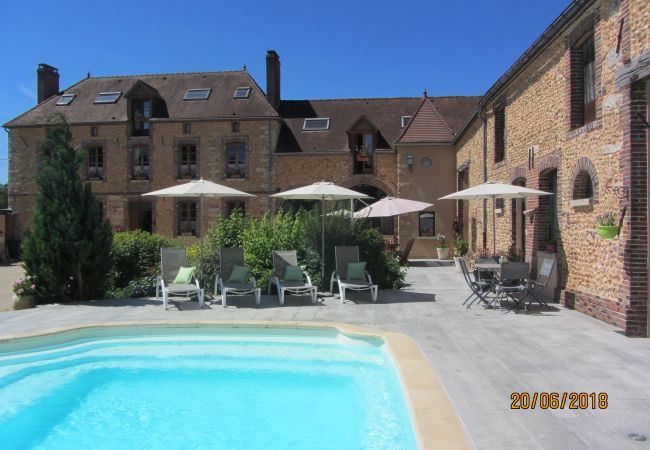Apartment in Auxerre - Corps de ferme avec piscine à 1h30 de Paris