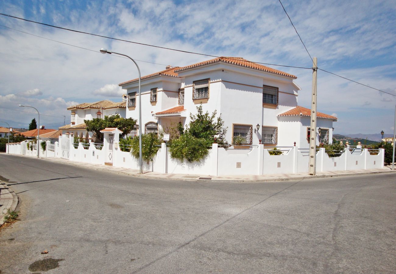 Villa/Dettached house in Alhaurin de la Torre - Villa Adelfa, Alhaurín de la Torre