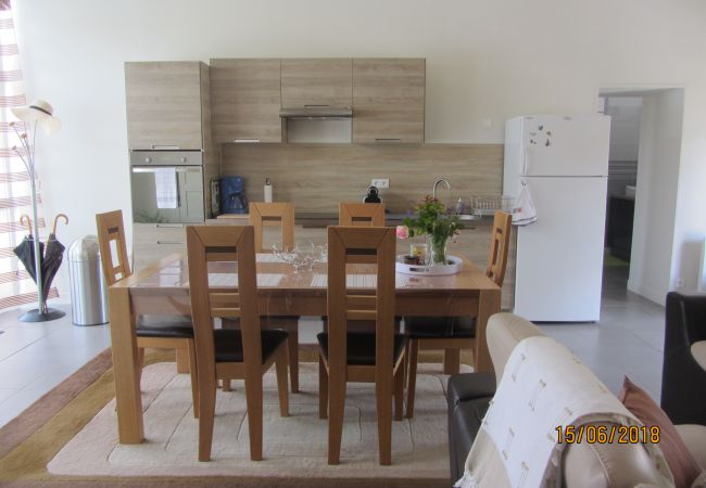 Appartement à Auxerre - Corps de ferme avec piscine à 1h30 de Paris Appartement à Auxerre - Corps de ferme avec piscine à 1h30 de Paris