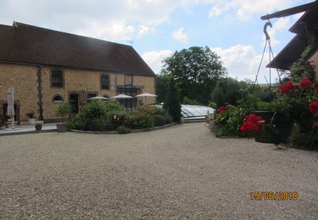 Appartement à Auxerre - Corps de ferme avec piscine à 1h30 de Paris Appartement à Auxerre - Corps de ferme avec piscine à 1h30 de Paris