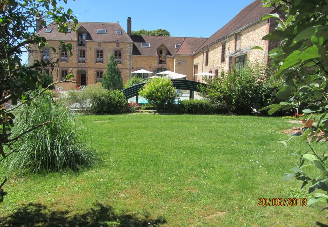 Appartement à Auxerre - Corps de ferme avec piscine à 1h30 de Paris Appartement à Auxerre - Corps de ferme avec piscine à 1h30 de Paris